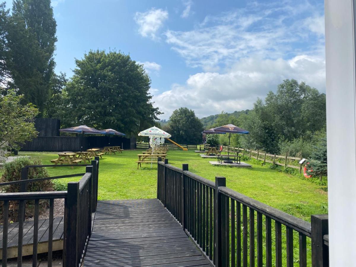Chainbridge Usk Riverside Gastro Pub And Accommodation Trostrey Exteriör bild