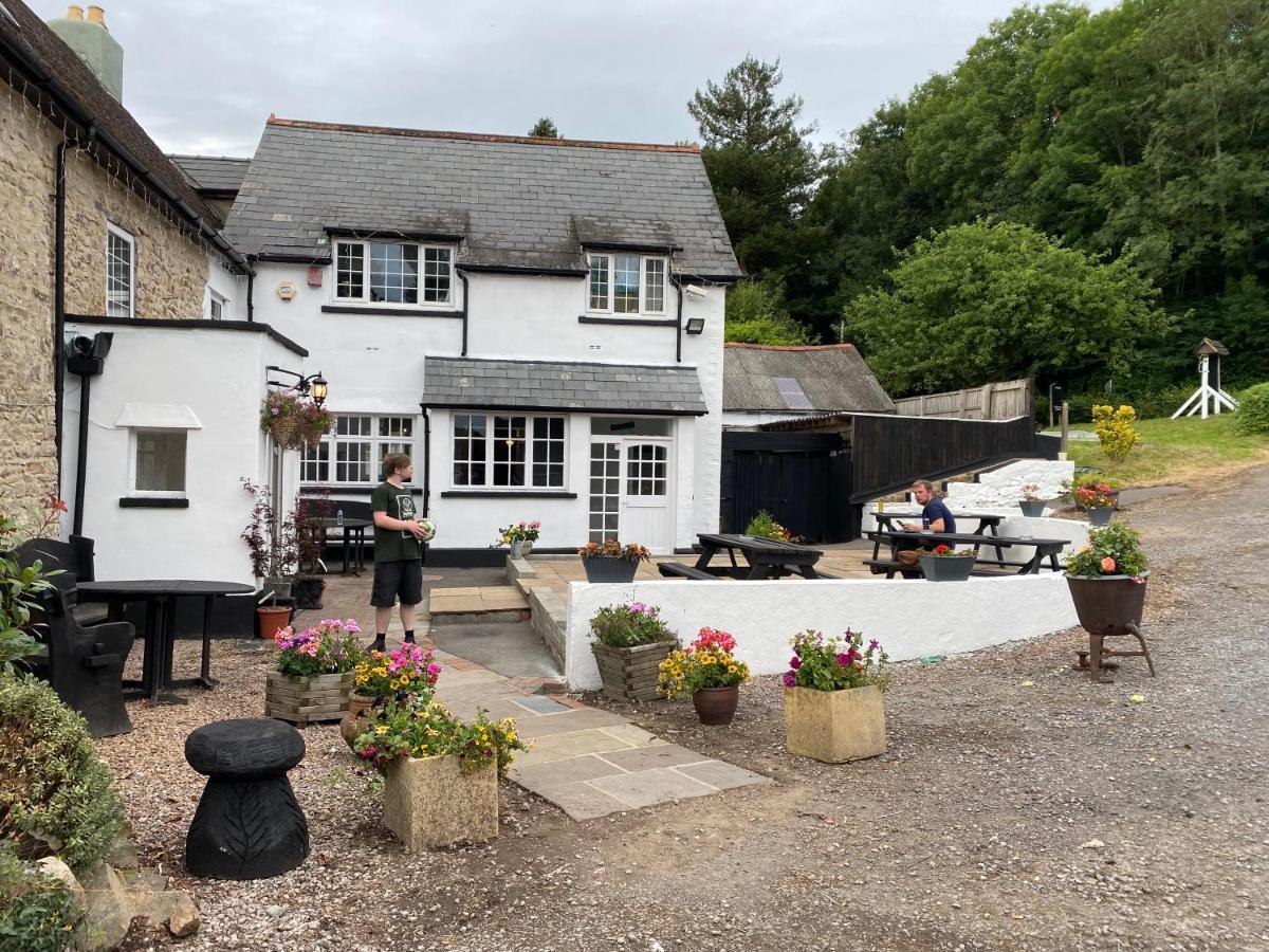 Chainbridge Usk Riverside Gastro Pub And Accommodation Trostrey Exteriör bild
